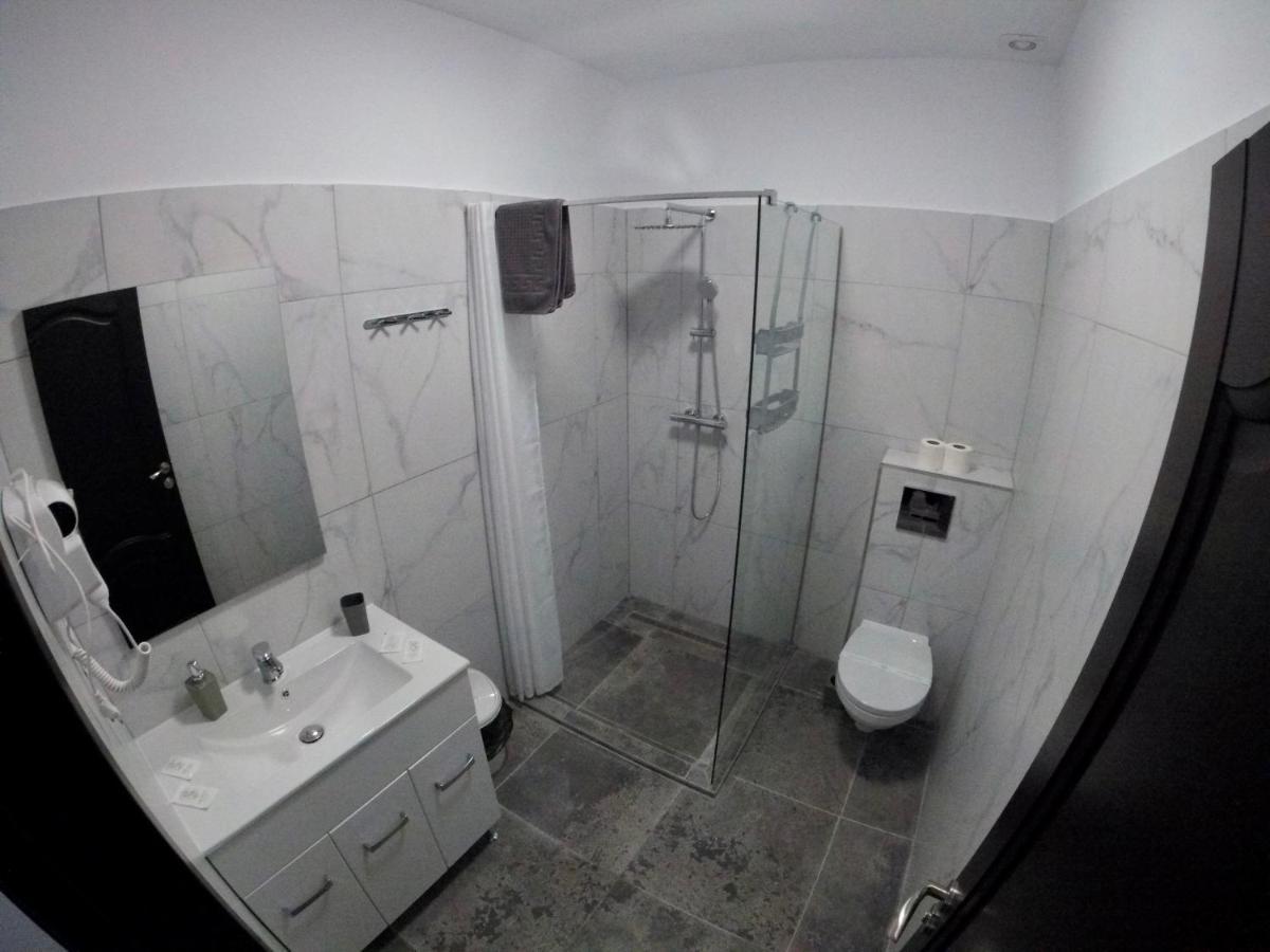 Cochet Accommodation Piatra Neamţ Buitenkant foto